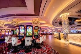 Permainan slot Bikini Paradise dengan tema pantai tropis dan simbol-simbol berwarna cerah